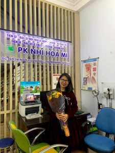 Với tâm niệm “Chăm sóc từng bệnh nhi như chính con mình”, bác sĩ Hương không chỉ điều trị mà còn hỗ trợ các gia đình hiểu rõ hơn về bệnh lý của trẻ, giúp họ yên tâm và tự tin hơn trong hành trình chăm sóc con. bác sỹ Hương Với tâm niệm “Chăm sóc từng bệnh nhi như chính con mình”, bác sĩ Hương không chỉ điều trị mà còn hỗ trợ các gia đình hiểu rõ hơn về bệnh lý của trẻ, giúp họ yên tâm và tự tin hơn trong hành trình chăm sóc con.