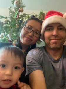 Hiền đã gặp chồng mình một người Canada trong một chuyến du lịch. Họ kết hôn và có cậu con trai đầu lòng 2018